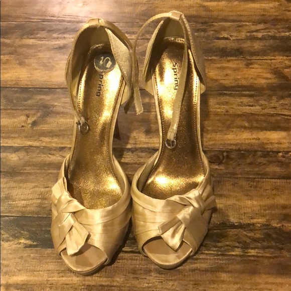 Spring heels - Picture 1 of 4